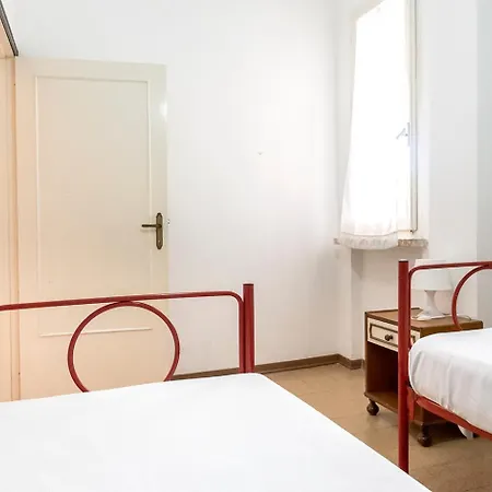 M051 - Marcelli, Con Giardino Vicino Al Mare Marcelli