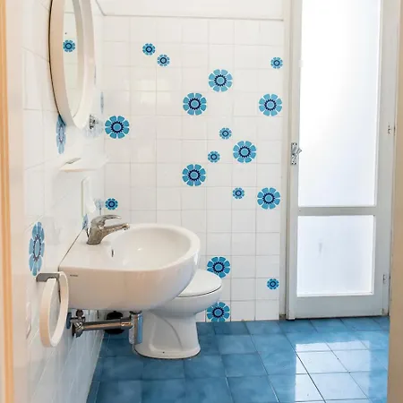 M051 - Marcelli, Con Giardino Vicino Al Mare *