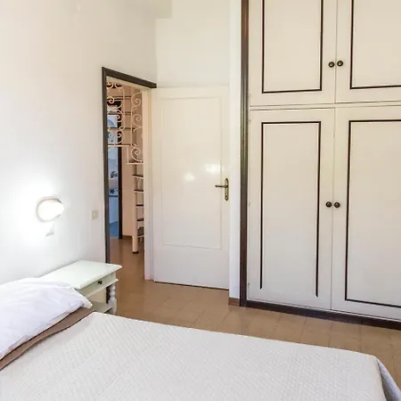 M051 - Marcelli, Con Giardino Vicino Al Mare Marcelli