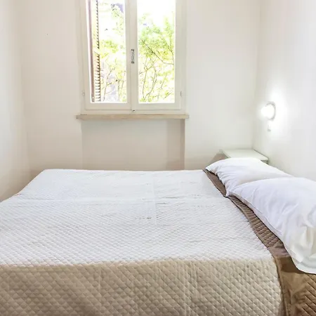 M051 - Marcelli, Con Giardino Vicino Al Mare Marcelli