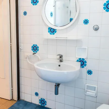 M051 - Marcelli, Con Giardino Vicino Al Mare