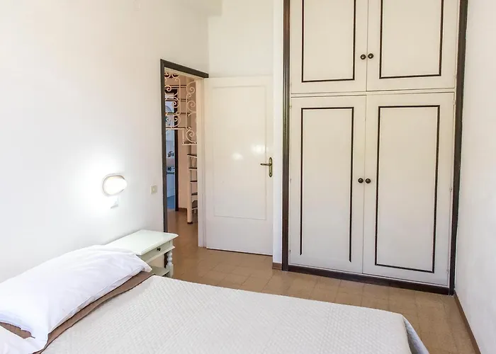 M051 - Marcelli, Con Giardino Vicino Al Mare Marcelli