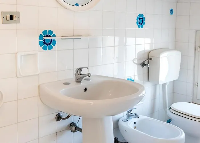 M051 - Marcelli, Con Giardino Vicino Al Mare Marcelli